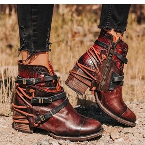 Freebird by Steve Madden Crue bootie in wine. Minimum signs of wear .